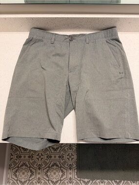 Under Armour Men’s Gray Athletic Shorts